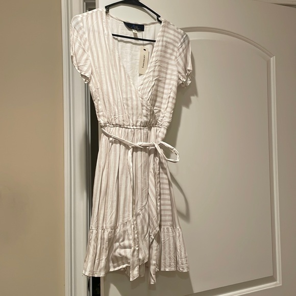 NWT Blue Rain by Francesca’s Cross Over Linen Dress - Picture 1 of 3